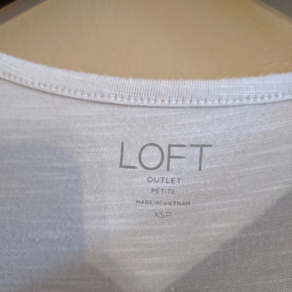 Ann Taylor Loft Top - Picture 2 of 3
